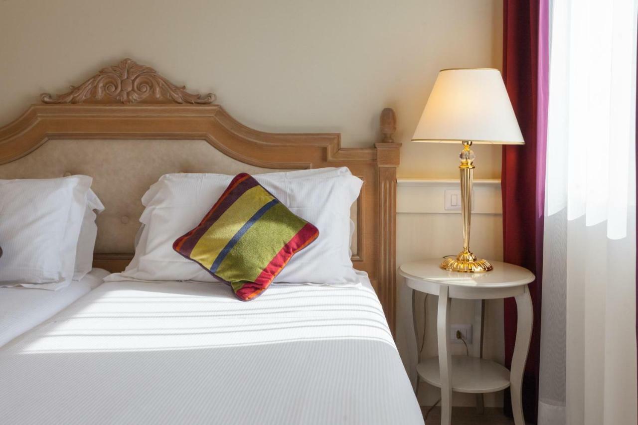 Hotel Leon D'Oro Роверето Экстерьер фото