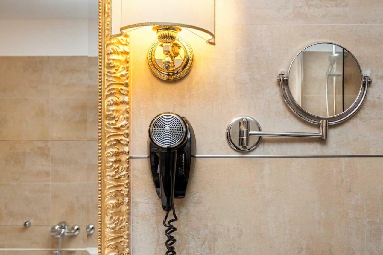 Hotel Leon D'Oro Роверето Экстерьер фото