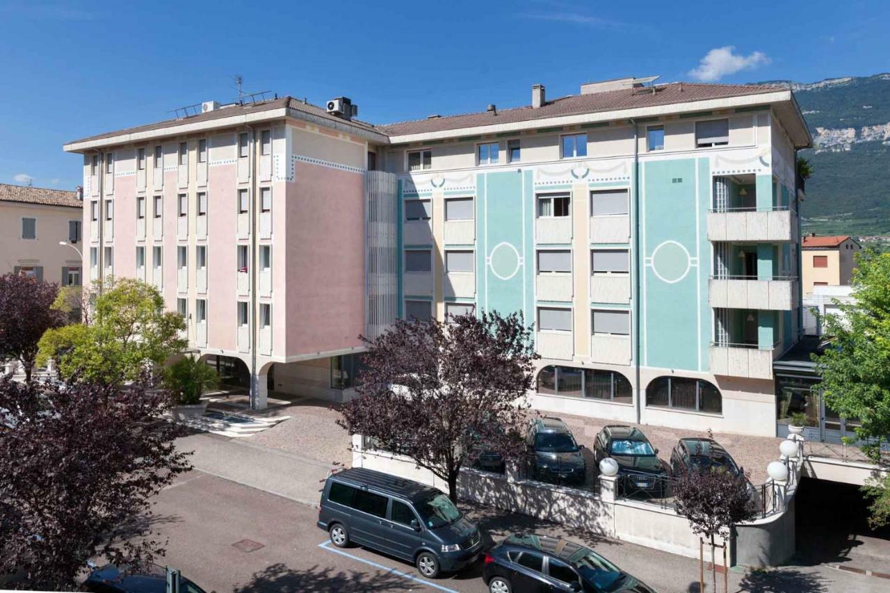 Hotel Leon D'Oro Роверето Экстерьер фото